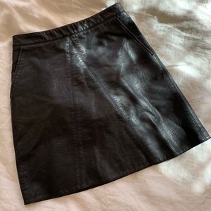Zara black “leather” A-line skirt with pockets🥂